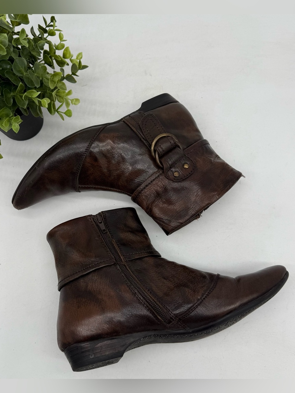 Diba Brown Leather Metal Buckle Side Ankle Boot Size 9 Pointed Toe Western Boho - Picture 9 of 15